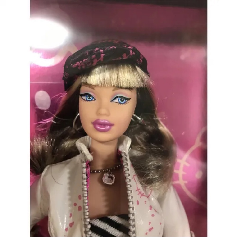 Hello Kitty Barbie - Picture 3 of 4